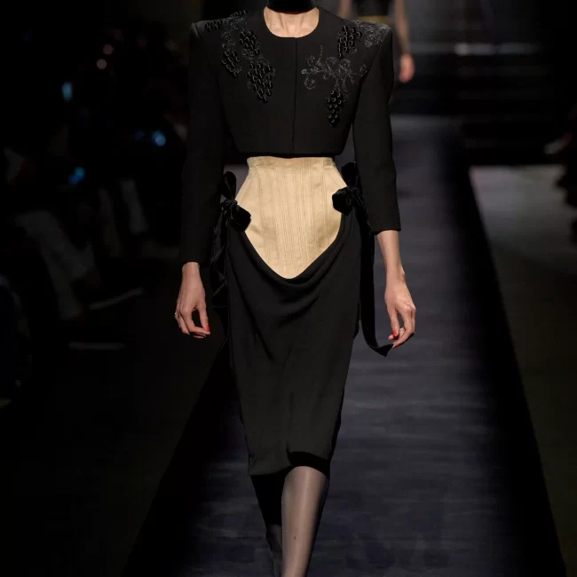 00001-schiaparelli-fall-2022-couture-credit-gorunway