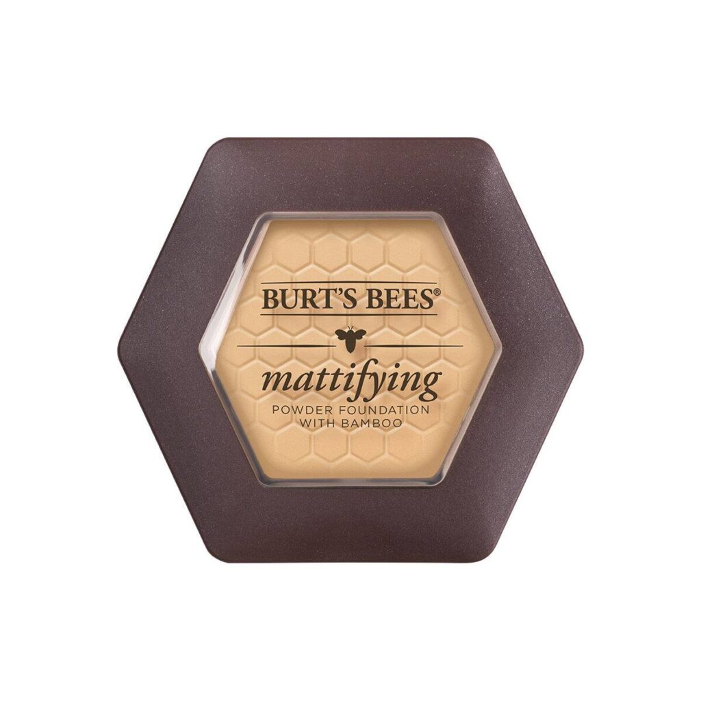 La base en polvo matificante Burt's Bees es una fórmula liviana, no comedogénica y que controla el brillo con una cobertura edificable que se mezcla sin esfuerzo. Bases de farmacia
