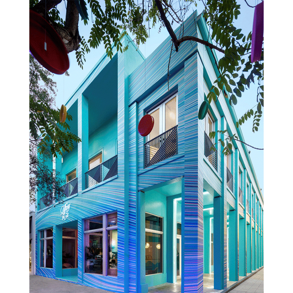 La Semana del Arte de Miami está oficialmente en apogeo, reuniendo a los mejores artistas, diseñadores y marcas de lujo en un solo destino. Y Tiffany & Co. organizó una gran velada para presentar su primer pop-up navideño en Miami y el Tiffany Café en el corazón del Miami Design District (MDD).