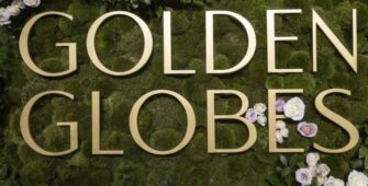 Atmosfera de los Globos de Oro 2025 Atmosfera para la recepción de los invitados Pared de flore y musgo que aportó atmosfera y dio la bienvenida