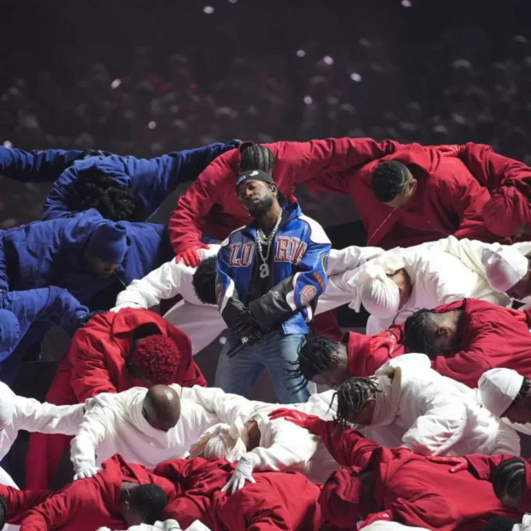 La moda en el Super Bowl brillo como nunca antes en 1