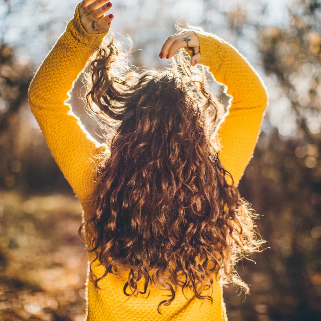 Rizador de pelo automático crea ondas perfectas sin esfuerzo