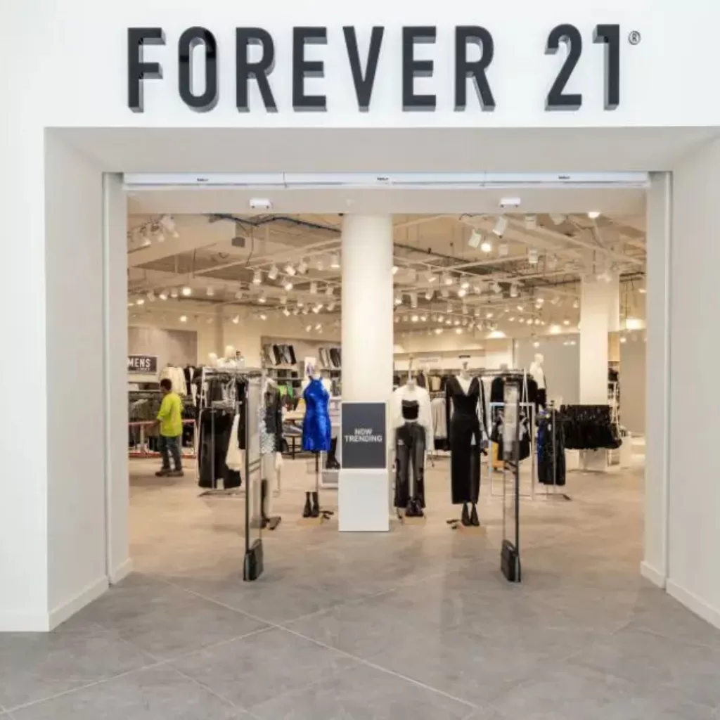 Forever 21 declara quiebra por segunda vez_ El futuro de la marca en juego