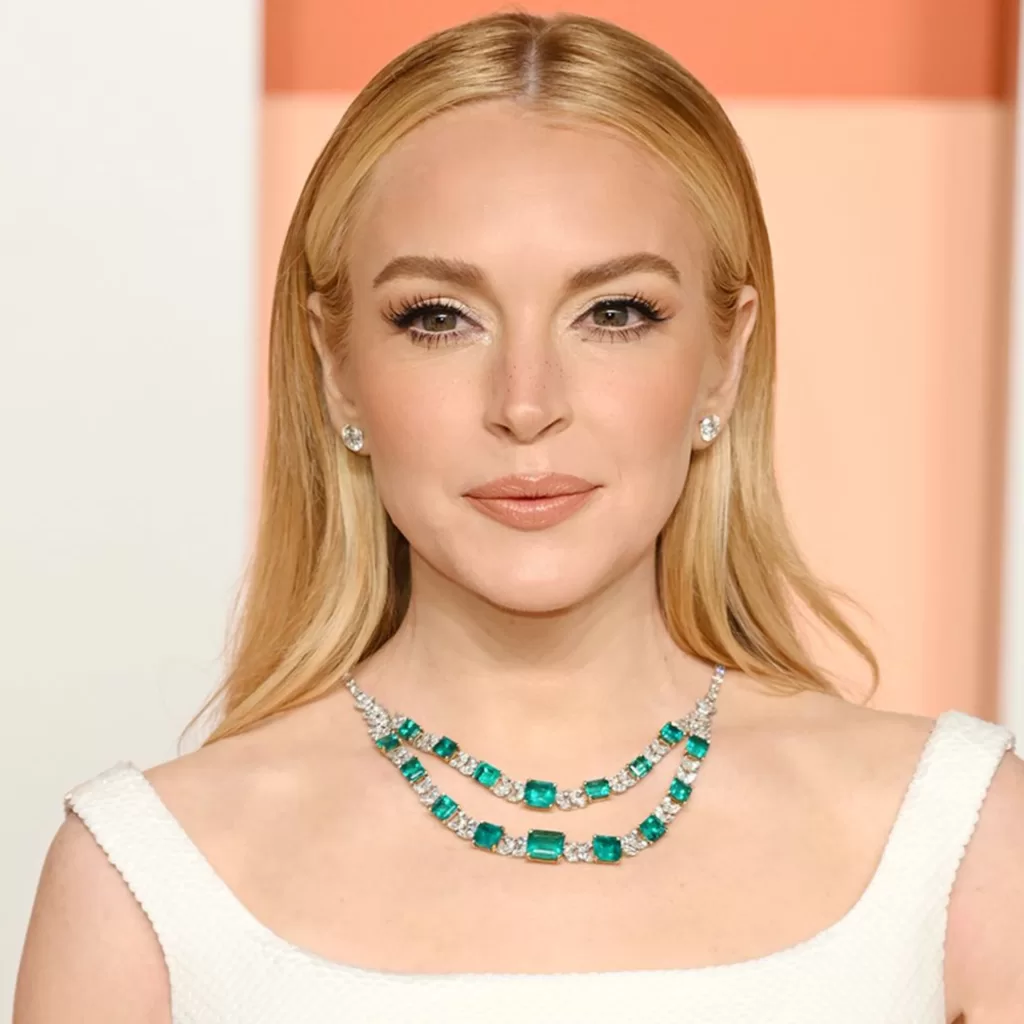 Lindsay Lohan lifting facial IC
