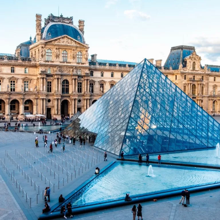 Robo de joyas del Louvre Piezas imperiales valoradas en mas de M US IC