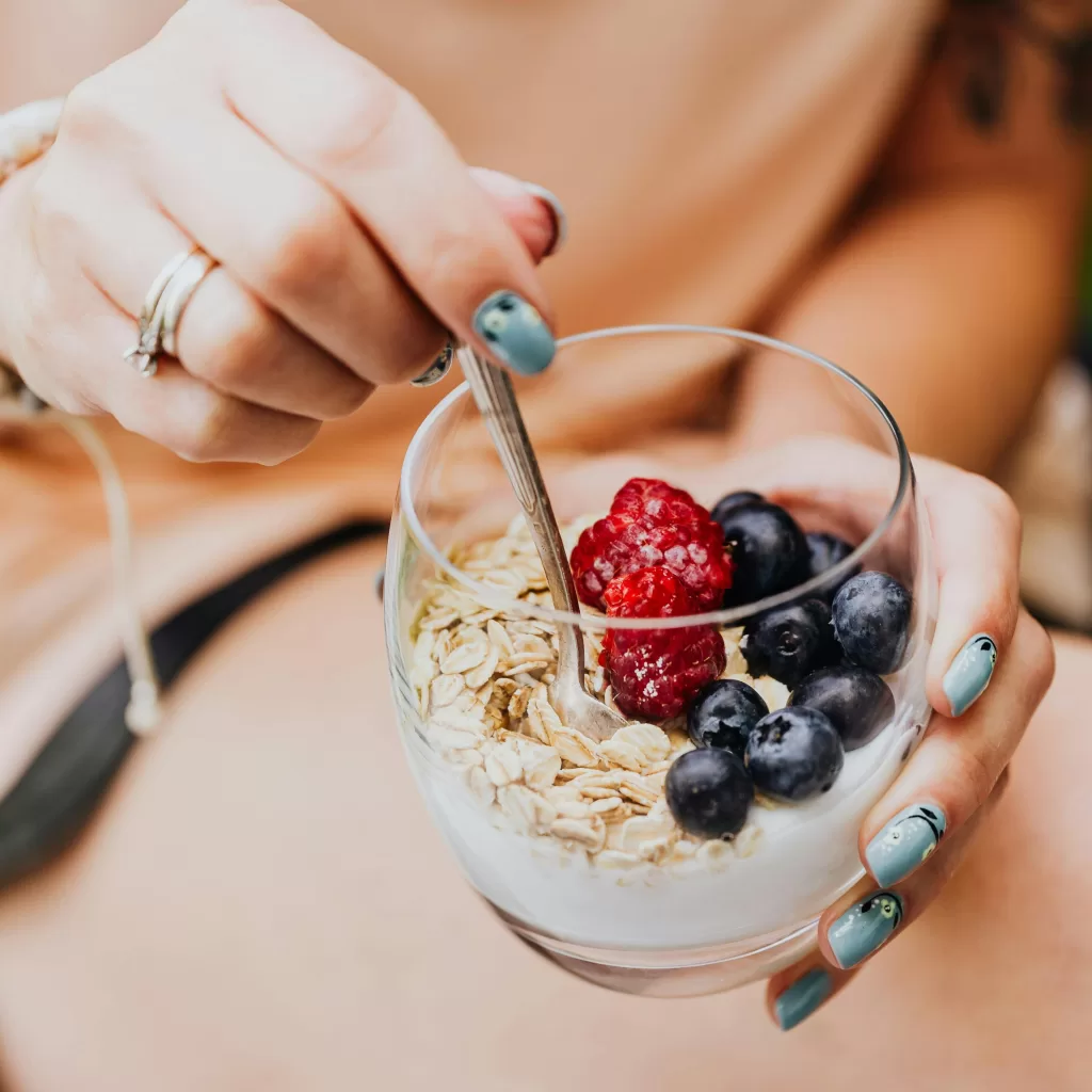 Cenar solo yogur culpa, ligereza y lo que hay detrás IC
