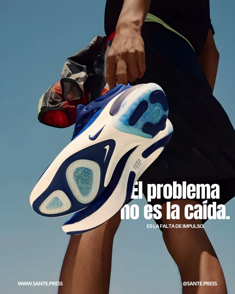 Persona sosteniendo unas zapatillas deportivas de alto rendimiento con suela visible, en un entorno deportivo al aire libre. Texto: “El problema no es la caída. Es la falta de impulso”.