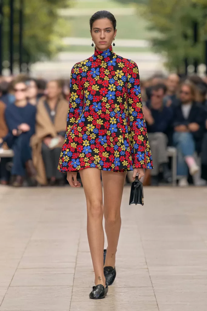 tendencias vestidos de flores trabajo primavera-verano 2026 looks ejecutivos