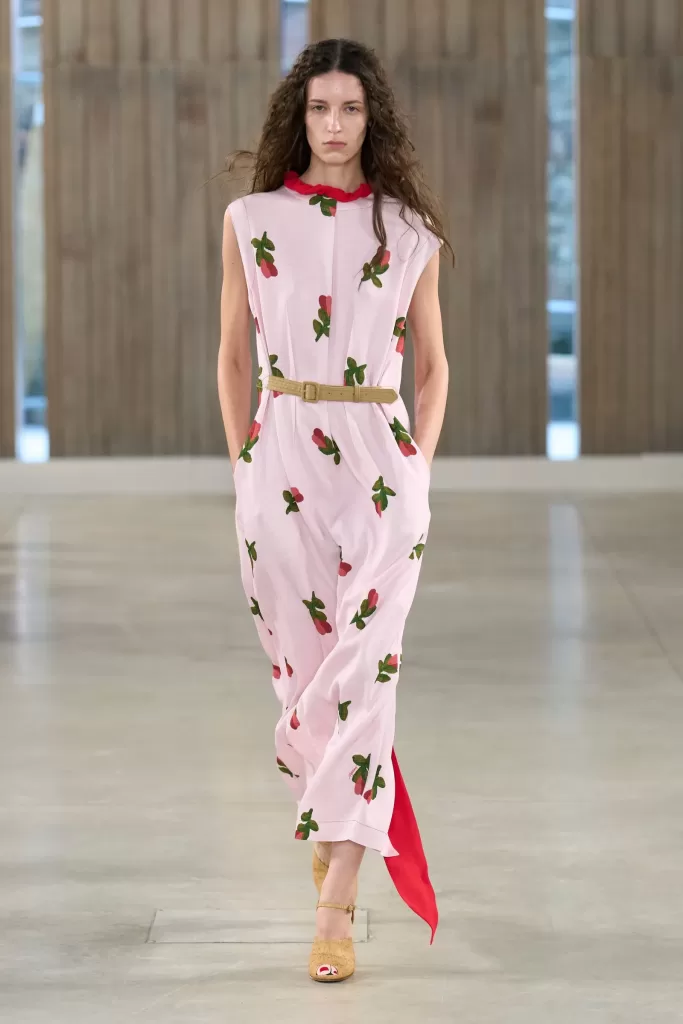 tendencias vestidos de flores trabajo primavera-verano 2026 looks ejecutivos