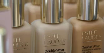 Base Double Wear reformulada el ícono de Estée Lauder se reinventa después de 30 años