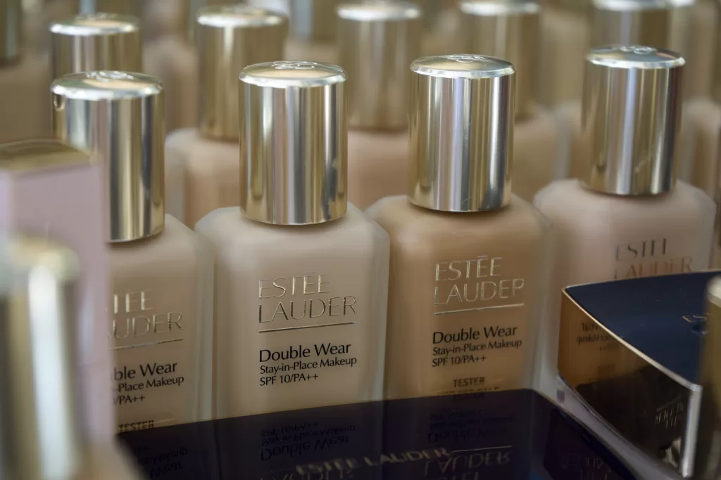 Base Double Wear reformulada el ícono de Estée Lauder se reinventa después de 30 años 7