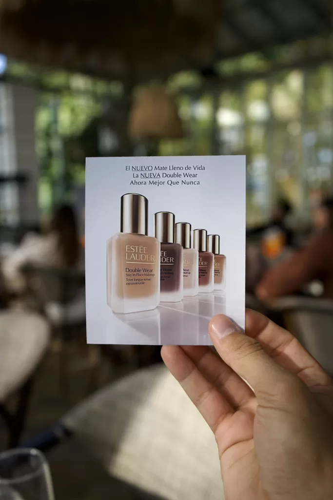 Base Double Wear reformulada el ícono de Estée Lauder se reinventa después de 30 años 4