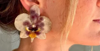 Accesorios statement tropicales 2026 el lujo artesanal