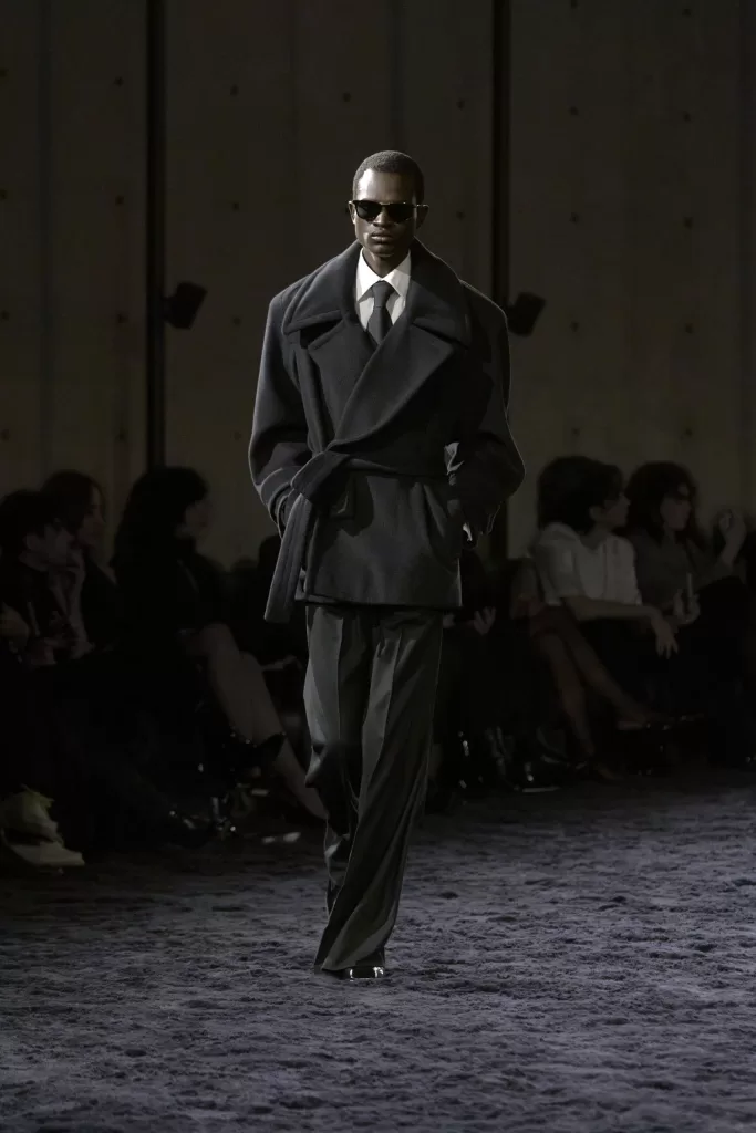 SAINT LAURENT FASHION SHOW MEN WINTER24 RUNWAY 04 HR scaled 1 scaled
