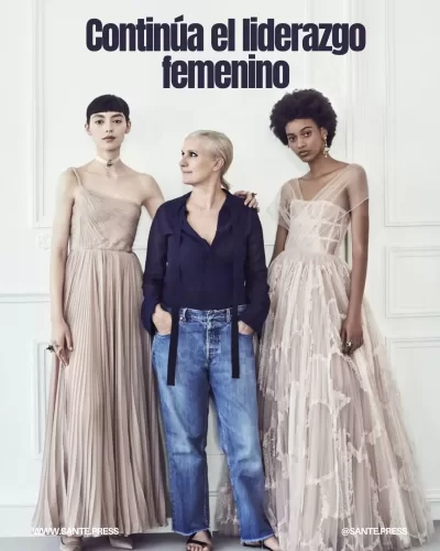 Anderson asume el rol masculino mientras Chiuri lidera la dirección creativa femenina, reflejando una clara división de roles.