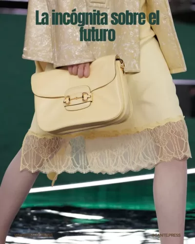 Gucci celebra 70 años del bolso Horsebit, un ícono que combina legado y modernidad en su evolución estética.