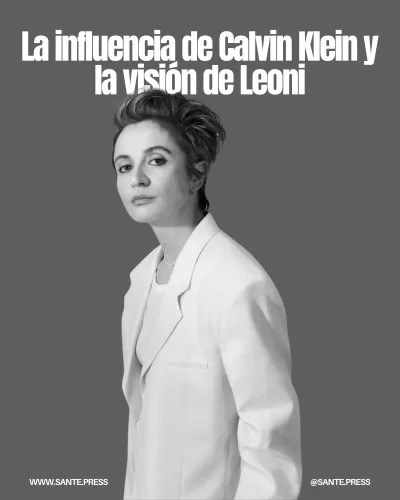 Desfile de Otoño 2025 de Veronica Leoni, fusionando lo clásico y contemporáneo con modelos icónicos y un enfoque en la autenticidad.