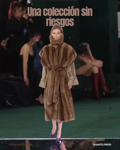 Desfile que combina nostalgia y continuidad, con moda femenina excéntrica y sastrería masculina estructurada, pero sin mensaje claro.