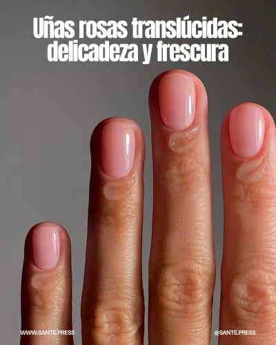 Esmalte de uñas en tonos rosas translúcidos, ideal para un acabado ligero y sutil, perfecto para la primavera.